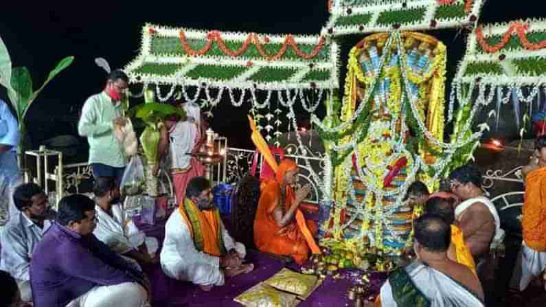 ಹುಣ್ಣಿಮೆಯ ಬೆಳದಿಂಗಳ ಬೆಳಕಿನಲ್ಲಿ ತುಂಗಾ ಆರತಿ..