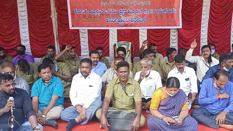 ವಿವಿಧ ಬೇಡಿಕೆಗಳನ್ನು ಆಗ್ರಹಿಸಿ ಪೌರ ಕಾರ್ಮಿಕರ ಪ್ರತಿಭಟನೆ ವಿವಿಧ ಬೇಡಿಕೆಗಳನ್ನು ಆಗ್ರಹಿಸಿ ಪೌರ ಕಾರ್ಮಿಕರ ಪ್ರತಿಭಟನೆ