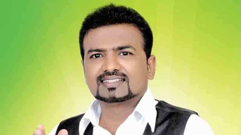 ಮದುವೆ ಆಗ್ತೀನಿ ಅಂತಾ ನಂಬಿಸಿ.. ಪಾರ್ಥನೆಗೆಂದು ಚರ್ಚ್ಗೆ ಬರುತ್ತಿದ್ದ ಯುವತಿಯೊಂದಿಗೆ ಪರಾರಿಯಾದ ಪಾದ್ರಿ, ಯಾವೂರಲ್ಲಿ? ಮದುವೆ ಆಗ್ತೀನಿ ಅಂತಾ ನಂಬಿಸಿ.. ಪಾರ್ಥನೆಗೆಂದು ಚರ್ಚ್ಗೆ ಬರುತ್ತಿದ್ದ ಯುವತಿಯೊಂದಿಗೆ ಪರಾರಿಯಾದ ಪಾದ್ರಿ, ಯಾವೂರಲ್ಲಿ?