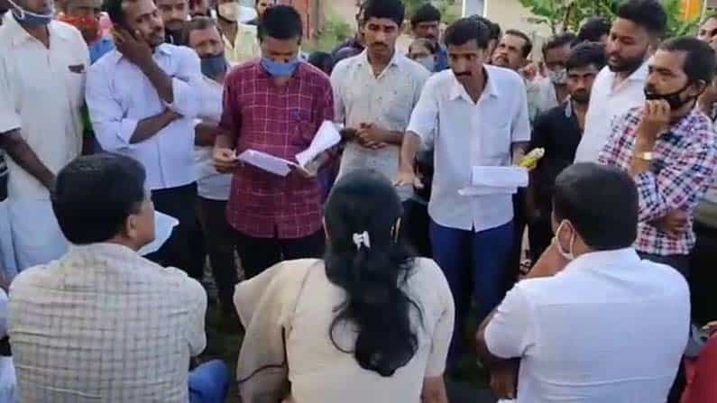ಗ್ರಾಮ ಪಂಚಾಯತಿ ಚುನಾವಣಾ ಪ್ರಚಾರಕ್ಕೆ ಹೋದ ಸಂಸದೆ ಶೋಭಾ ಕರಂದ್ಲಾಜೆಗೆ ಗ್ರಾಮಸ್ಥರಿಂದ ಕ್ಲಾಸ್..