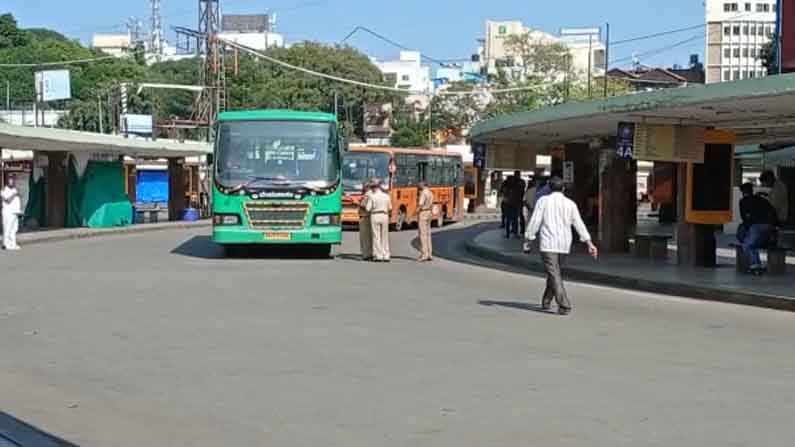 ಇಂದಿನಿಂದ ಸಾರಿಗೆ ಸಿಬ್ಬಂದಿಯ ಉಪವಾಸ ಸತ್ಯಾಗ್ರಹ.. ಇಬ್ಬರ ಹಗ್ಗಜಗ್ಗಾಟದಲ್ಲಿ ಪ್ರಯಾಣಿಕರು ಹೈರಾಣ