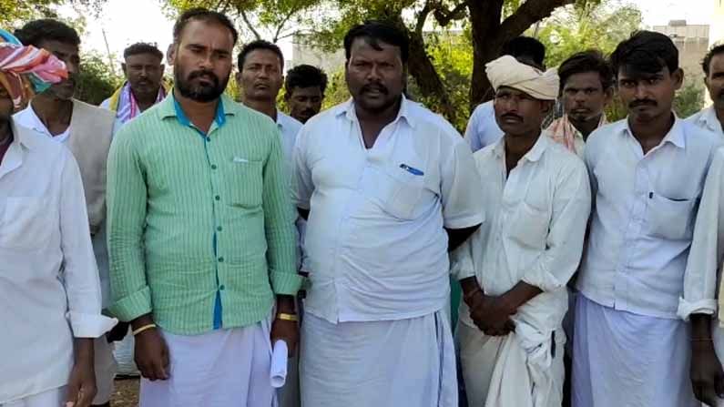 ಎರಡು ಕಡೆ ಮತದಾರರ ಪಟ್ಟಿಯಲ್ಲಿ ಹೆಸರು ನೋಂದಣಿ: ಅಕ್ರಮ ಮತದಾನವನ್ನು ತಡೆಗಟ್ಟಬೇಕೆಂದು ಗ್ರಾಮಸ್ಥರ ಒತ್ತಾಯ ಎರಡು ಕಡೆ ಮತದಾರರ ಪಟ್ಟಿಯಲ್ಲಿ ಹೆಸರು ನೋಂದಣಿ: ಅಕ್ರಮ ಮತದಾನವನ್ನು ತಡೆಗಟ್ಟಬೇಕೆಂದು ಗ್ರಾಮಸ್ಥರ ಒತ್ತಾಯ