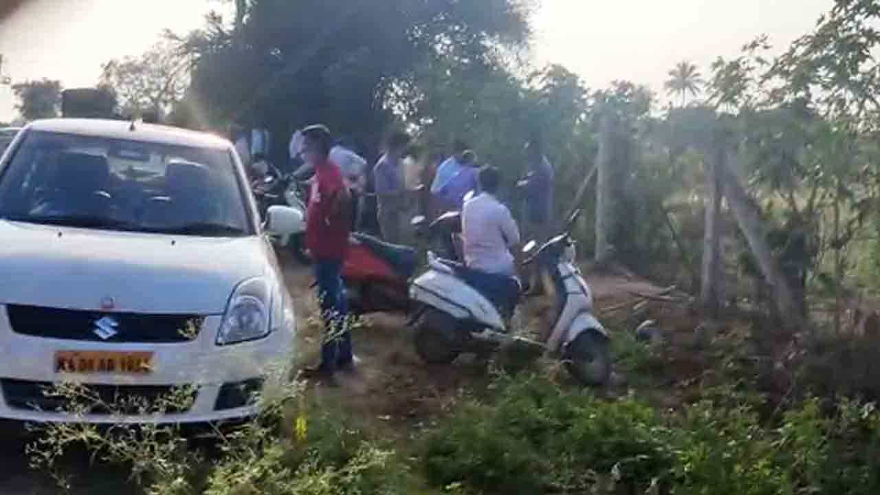 ಮುತ್ತೂಟ್ ಫೈನಾನ್ಸ್ ದರೋಡೆ ಪ್ರಕರಣ: ದರೋಡೆಕೋರರು ಹೊತ್ತೊಯ್ದ ಚಿನ್ನಾಭರಣದ ಬಾಕ್ಸ್ಗಳು ಪತ್ತೆ ಮುತ್ತೂಟ್ ಫೈನಾನ್ಸ್ ದರೋಡೆ ಪ್ರಕರಣ: ದರೋಡೆಕೋರರು ಹೊತ್ತೊಯ್ದ ಚಿನ್ನಾಭರಣದ ಬಾಕ್ಸ್ಗಳು ಪತ್ತೆ