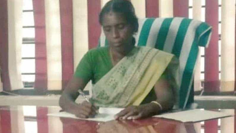 ಕಸ ಗುಡಿಸುವ ಕೆಲಸದಿಂದ ಪಂಚಾಯತ್ ಅಧ್ಯಕ್ಷೆ ಹುದ್ದೆಯೇರಿದ ಕೇರಳದ ಮಹಿಳೆ ಕಸ ಗುಡಿಸುವ ಕೆಲಸದಿಂದ ಪಂಚಾಯತ್ ಅಧ್ಯಕ್ಷೆ ಹುದ್ದೆಯೇರಿದ ಕೇರಳದ ಮಹಿಳೆ