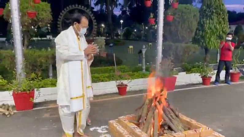 ಸಂಕ್ರಾಂತಿ ಸಂಭ್ರಮ ಹಿನ್ನೆಲೆ: ಸಾಂಪ್ರದಾಯಿಕವಾಗಿ ಆಂಧ್ರಪ್ರದೇಶ, ತೆಲಂಗಾಣದಲ್ಲಿ ಸಂತಸದಿಂದ ಭೋಗಿ ಉತ್ಸವಾಚರಣೆ
