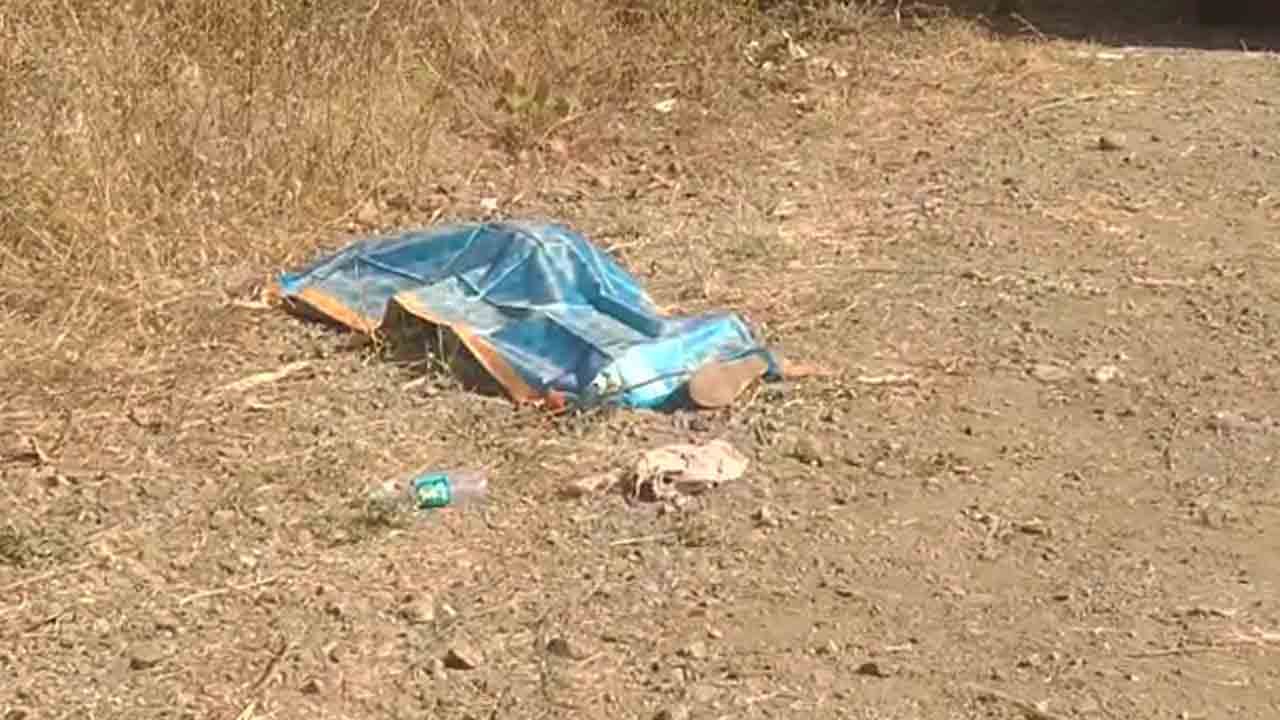 35 ಎಕರೆ ಜಮೀನಿಗಾಗಿ.. ವೃದ್ಧೆಗೆ ಕಲ್ಲಿನಿಂದ ಹೊಡೆದು ಕೊಲೆಗೈದ ಪಾಪಿಗಳು, ಯಾವೂರಲ್ಲಿ? 35 ಎಕರೆ ಜಮೀನಿಗಾಗಿ.. ವೃದ್ಧೆಗೆ ಕಲ್ಲಿನಿಂದ ಹೊಡೆದು ಕೊಲೆಗೈದ ಪಾಪಿಗಳು, ಯಾವೂರಲ್ಲಿ?