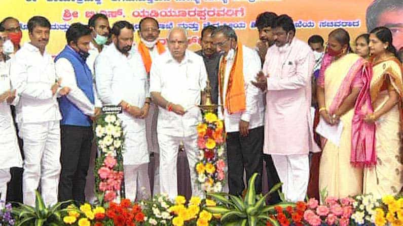 ಯಾದಗಿರಿ ಜಿಲ್ಲಾಸ್ಪತ್ರೆ ಲೋಕಾರ್ಪಣೆ ಮಾಡಿದ ಮುಖ್ಯಮಂತ್ರಿ​ ಯಡಿಯೂರಪ್ಪ