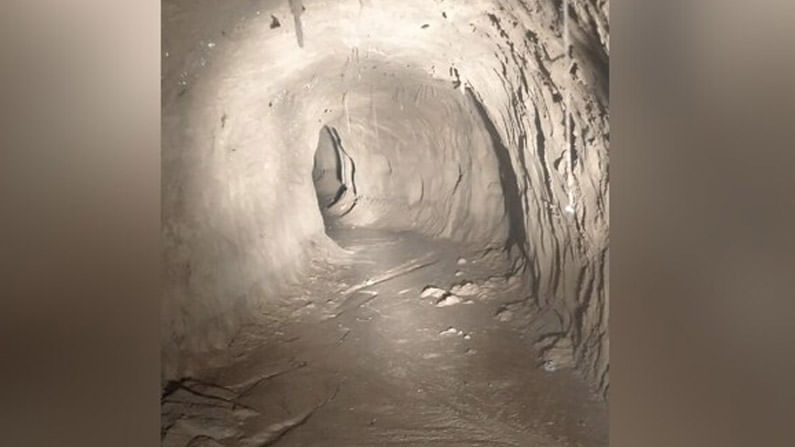 ಪತ್ತೆಯಾಗುತ್ತಲೇ ಇವೆ ಪಾಕ್ ಕಳ್ಳಕಿಂಡಿಗಳು! ಪಾಕ್ ಗಡಿಯಲ್ಲಿ ಮತ್ತೊಂದು ಸುರಂಗ ಪತ್ತೆ ಪತ್ತೆಯಾಗುತ್ತಲೇ ಇವೆ ಪಾಕ್ ಕಳ್ಳಕಿಂಡಿಗಳು! ಪಾಕ್ ಗಡಿಯಲ್ಲಿ ಮತ್ತೊಂದು ಸುರಂಗ ಪತ್ತೆ