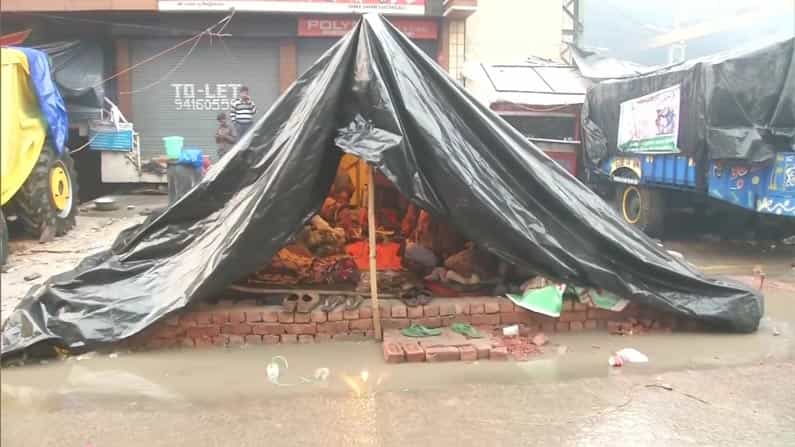 Delhi Chalo: ಮಳೆಯಿಂದ ಪಾರಾಗಲು ಪಂಜಾಬ್ ರೈತರ ಪ್ರಯತ್ನಗಳು ಹೀಗಿವೆ..