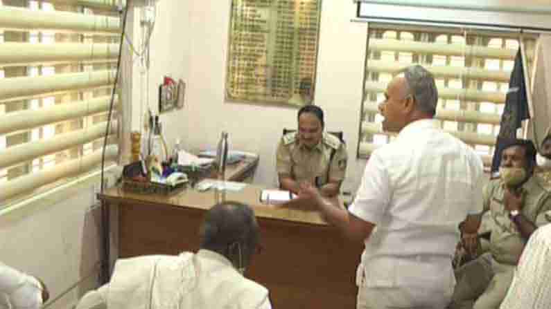 ಕೊಲೆ ಯತ್ನ ಪ್ರಕರಣದ ಆರೋಪಿಯನ್ನ ಕೈಬಿಡುವಂತೆ DySPಗೆ ಮಾಜಿ ಶಾಸಕ ಒತ್ತಾಯ.. ಕಚೇರಿಗೆ ನುಗ್ಗಿ ದಬ್ಬಾಳಿಕೆ