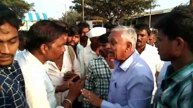 ತೂಕದಲ್ಲಿ ಏರುಪೇರು ಮಾಡಿ ರೈತರಿಗೆ ಮೋಸ: ದಲ್ಲಾಳಿಯ ಧೋಖಾಗೆ ತೀವ್ರ ಆಕ್ರೋಶ