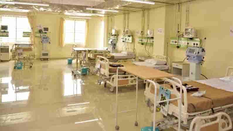 ಚಿತ್ರದುರ್ಗ ಆಸ್ಪತ್ರೆಗಳಲ್ಲಿ ಇನ್ನು ಬಗೆಹರಿದಿಲ್ಲ ಬೆಡ್ ಸಮಸ್ಯೆ; ಅಧಿಕಾರಿಗಳ ನಿರ್ಲಕ್ಷ್ಯದ ವಿರುದ್ಧ ಜನರ ಆಕ್ರೋಶ