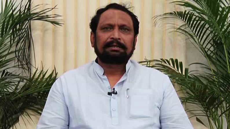 ಸರ್ಕಾರಿ ಡಾಕ್ಟರುಗಳು ಬೆಳಗ್ಗೆ ಆಸ್ಪತ್ರೆಗೆ ಬಂದು ಸಹಿ ಮಾಡಿ, 1ಗಂಟೆ ಇದ್ದು, ಆಮೇಲೆ ಖಾಸಗಿ ಆಸ್ಪತ್ರೆಯಲ್ಲಿ ಕೆಲಸ ಮಾಡ್ತಿದಾರೆ: ಲಕ್ಷ್ಮಣ ಸವದಿ ವಿಷಾದ