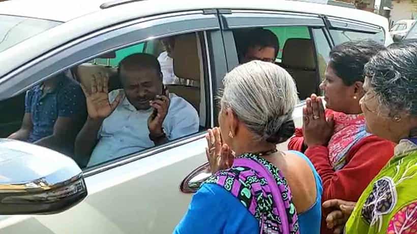ಇನ್ನು 6 ತಿಂಗಳು ನನ್ನ ಸರ್ಕಾರ ಇದ್ದಿದ್ದರೆ ನಿಮ್ಮೂರಿಗೆ ರಸ್ತೆ ಆಗುತ್ತಿತ್ತು -ರೋಡ್ ಮಾಡಿಸಿ ಎಂದ ಮಹಿಳೆಗೆ HDK ಉತ್ತರ