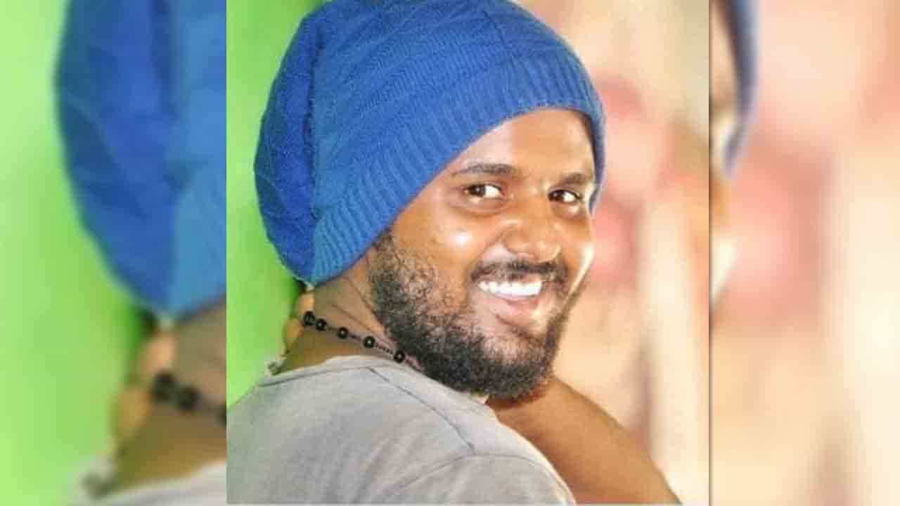 ಹುಡುಗಿಗೆ ಕೈ ಕೊಟ್ಟವನ ಮನೆ ಅಡ್ರೆಸ್ ತೋರಿಸಿದ್ದಕ್ಕೆ ಬೆಳೀತು ದುಶ್ಮನಿ.. ಸಕ್ಕರೆ ನಾಡಲ್ಲಿ ಬಿತ್ತು ಯುವಕನ ಹೆಣ! ಹುಡುಗಿಗೆ ಕೈ ಕೊಟ್ಟವನ ಮನೆ ಅಡ್ರೆಸ್ ತೋರಿಸಿದ್ದಕ್ಕೆ ಬೆಳೀತು ದುಶ್ಮನಿ.. ಸಕ್ಕರೆ ನಾಡಲ್ಲಿ ಬಿತ್ತು ಯುವಕನ ಹೆಣ!