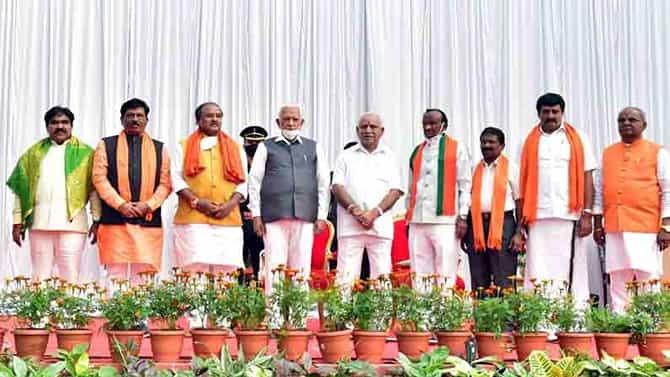 ಸಪ್ತ ಸಚಿವರಿಗೆ ಖಾತೆ ಹಂಚಿಕೆಗೆ ಕೌಂಟ್ ಡೌನ್.. ರಾಜಭವನಕ್ಕೆ ಪಟ್ಟಿ ರವಾನಿಸಿದ ಸಿಎಂ ಬಿಎಸ್ ವೈ