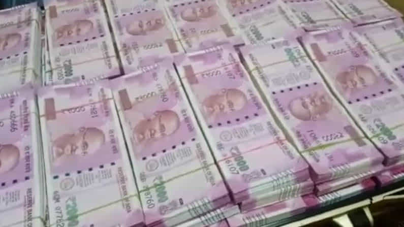 ಬೆಂಗಳೂರಲ್ಲಿ ನೋಟ್ ಎಕ್ಸ್ಚೇಂಜ್ ದಂಧೆ: 3 ಕೋಟಿಗೆ 80 ಲಕ್ಷ ಕಮಿಷನ್! ಬೆಂಗಳೂರಲ್ಲಿ ನೋಟ್ ಎಕ್ಸ್ಚೇಂಜ್ ದಂಧೆ: 3 ಕೋಟಿಗೆ 80 ಲಕ್ಷ ಕಮಿಷನ್!