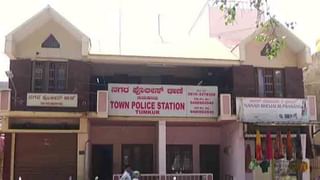 ಬರದ ನಾಡಲ್ಲಿ ಶ್ರೀಗಂಧ ಬೆಳೆದ ಸಾಹಸಿ, ಮಿಶ್ರ ಪದ್ಧತಿ ಬೇಸಾಯದಿಂದ ಸುಧಾರಿಸಿತು ರೈತನ ಆದಾಯ