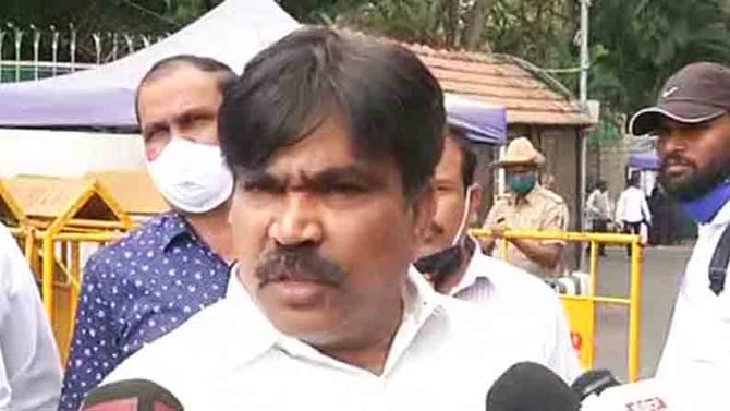 ಇಂದು ಸಂಜೆಯೇ ನಾನು ಮಂತ್ರಿ ಆಗಬಹುದು.. CM ಭೇಟಿ ಬಳಿಕ ಆರ್. ಶಂಕರ್ ಹೇಳಿಕೆ ಇಂದು ಸಂಜೆಯೇ ನಾನು ಮಂತ್ರಿ ಆಗಬಹುದು.. CM ಭೇಟಿ ಬಳಿಕ ಆರ್. ಶಂಕರ್ ಹೇಳಿಕೆ