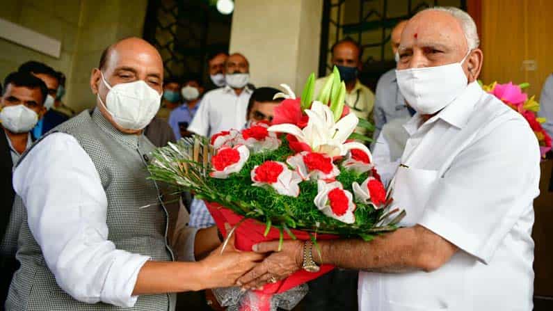 ಬೆಂಗಳೂರು ಏರೋ ಇಂಡಿಯಾ 2021: ಸಿದ್ಧತೆ ಪರಿಶೀಲಿಸಿದ ರಕ್ಷಣಾ ಸಚಿವ ರಾಜನಾಥ್ ಸಿಂಗ್ ಬೆಂಗಳೂರು ಏರೋ ಇಂಡಿಯಾ 2021: ಸಿದ್ಧತೆ ಪರಿಶೀಲಿಸಿದ ರಕ್ಷಣಾ ಸಚಿವ ರಾಜನಾಥ್ ಸಿಂಗ್