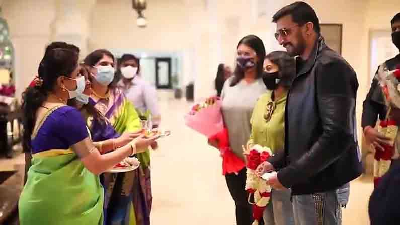 11 ಭಾಷೆಗಳಲ್ಲಿ ‘ವಿಕ್ರಾಂತ್ ರೋಣ’ ತೆರೆಗೆ: ಬುರ್ಜ್ ಖಲೀಫಾ ಆಯ್ಕೆ ಬಗ್ಗೆ ಸುದ್ದಿಗೋಷ್ಠಿಯಲ್ಲಿ ಸುದೀಪ್ ಹೇಳಿದ್ದೇನು? 11 ಭಾಷೆಗಳಲ್ಲಿ ‘ವಿಕ್ರಾಂತ್ ರೋಣ’ ತೆರೆಗೆ: ಬುರ್ಜ್ ಖಲೀಫಾ ಆಯ್ಕೆ ಬಗ್ಗೆ ಸುದ್ದಿಗೋಷ್ಠಿಯಲ್ಲಿ ಸುದೀಪ್ ಹೇಳಿದ್ದೇನು?