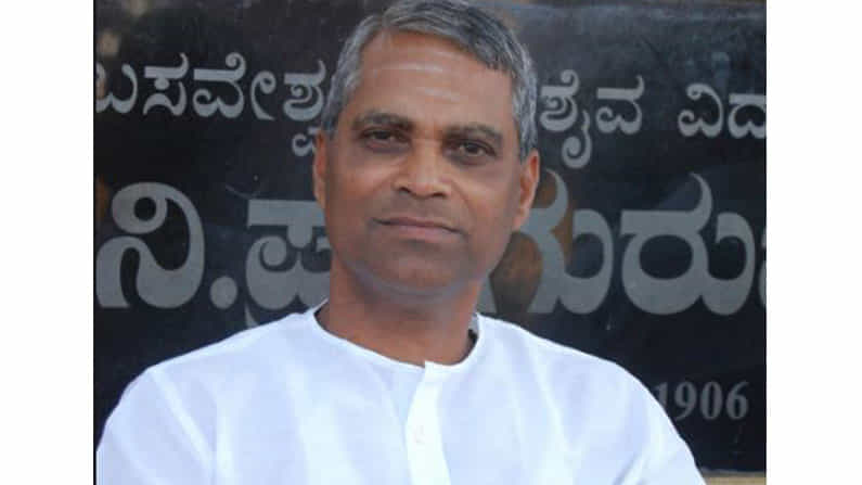 ಕೊರೊನಾ ಮಧ್ಯೆ ಶಾಲೆ ಆರಂಭ: ದತ್ತು ಪಡೆದ ಶಾಲೆಗಳಲ್ಲಿ ಆದ ಬದಲಾವಣೆಗಳೇನು ಗೊತ್ತಾ? ಕೊರೊನಾ ಮಧ್ಯೆ ಶಾಲೆ ಆರಂಭ: ದತ್ತು ಪಡೆದ ಶಾಲೆಗಳಲ್ಲಿ ಆದ ಬದಲಾವಣೆಗಳೇನು ಗೊತ್ತಾ?