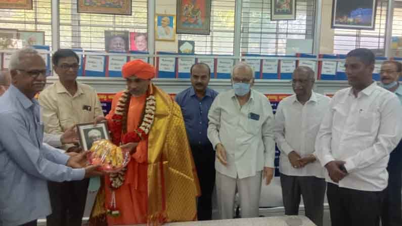 ರಾಜ್ಯ ಸರ್ಕಾರದ ಸಂಯಮ ಪ್ರಶಸ್ತಿ ಪಡೆದ ಇಳಕಲ್ಲ ಶ್ರೀ ಗುರುಮಹಾಂತ ಸ್ವಾಮಿಗಳಿಗೆ ಸನ್ಮಾನ