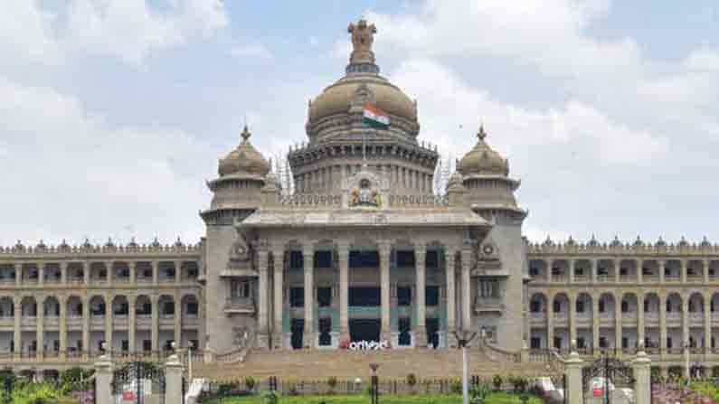 ಬೆಂಗಳೂರಿನ ಜನ ಎಷ್ಟು ಭಾಷೆ ಮಾತಾಡುತ್ತಾರೆ ಗೊತ್ತಾ?; ಭಾರತದಲ್ಲೇ ಅತಿ ಹೆಚ್ಚು ಭಾಷಿಗರಿರುವ ನಗರ ಬೆಂಗಳೂರು ಬೆಂಗಳೂರಿನ ಜನ ಎಷ್ಟು ಭಾಷೆ ಮಾತಾಡುತ್ತಾರೆ ಗೊತ್ತಾ?; ಭಾರತದಲ್ಲೇ ಅತಿ ಹೆಚ್ಚು ಭಾಷಿಗರಿರುವ ನಗರ ಬೆಂಗಳೂರು
