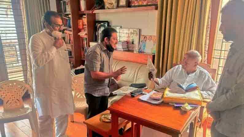 HD ದೇವೇಗೌಡ, KR ರಮೇಶ್ ಕುಮಾರ್ಗೆ ಮಗಳ ಮದುವೆ ಇನ್ವಿಟೇಶನ್ ನೀಡಿದ ಶಾಸಕ ಜಮೀರ್ ಅಹಮದ್