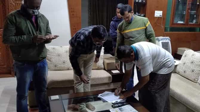 ಸರ್ಕಾರಿ ಜಮೀನು ರಿಜಿಸ್ಟರ್ ಆರೋಪ: ಅಧಿಕಾರಿಗಳ ಮನೆ ಮೇಲೆ ACB ದಾಳಿ