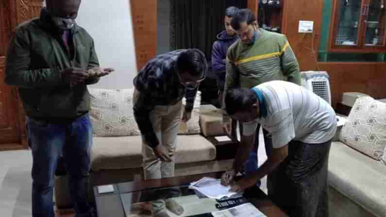 ಸರ್ಕಾರಿ ಜಮೀನು ರಿಜಿಸ್ಟರ್ ಆರೋಪ: ಅಧಿಕಾರಿಗಳ ಮನೆ ಮೇಲೆ ACB ದಾಳಿ