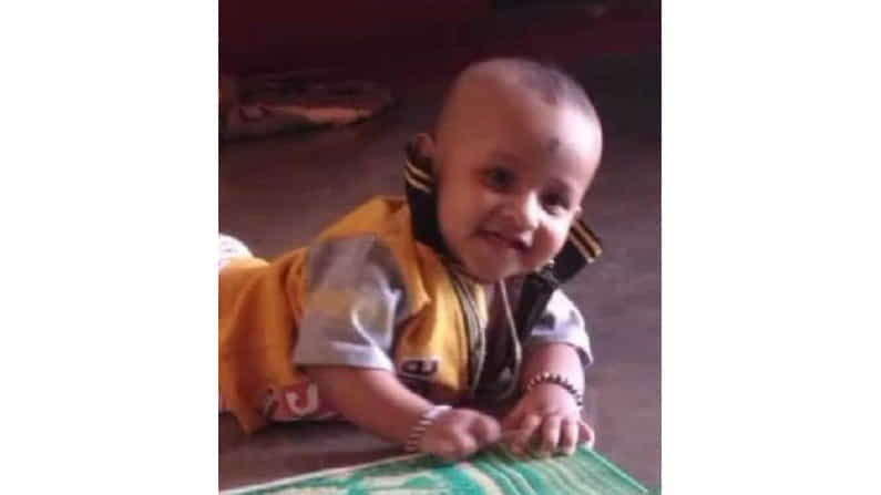 ಮನೆಯ ಮುಂದಿದ್ದ ನೀರಿನ ಸಂಪಿಗೆ ಬಿದ್ದು ಮಗು ಸಾವು ಮನೆಯ ಮುಂದಿದ್ದ ನೀರಿನ ಸಂಪಿಗೆ ಬಿದ್ದು ಮಗು ಸಾವು