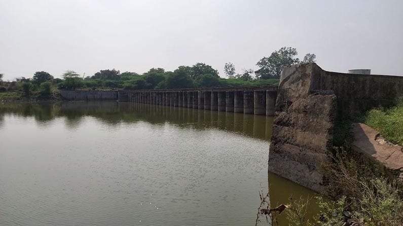 ಕಿತ್ತುಹೋದ ಬ್ಯಾರೇಜ್ನಿಂದ ತೆಲಂಗಾಣಕ್ಕೆ ನೀರು! ಕರ್ನಾಟಕದ ಜನತೆಗೆ ಕುಡಿಯುವ ನೀರೂ ಇಲ್ಲ; ನೀರಾವರಿಗೂ ಇಲ್ಲ ಕಿತ್ತುಹೋದ ಬ್ಯಾರೇಜ್ನಿಂದ ತೆಲಂಗಾಣಕ್ಕೆ ನೀರು! ಕರ್ನಾಟಕದ ಜನತೆಗೆ ಕುಡಿಯುವ ನೀರೂ ಇಲ್ಲ; ನೀರಾವರಿಗೂ ಇಲ್ಲ