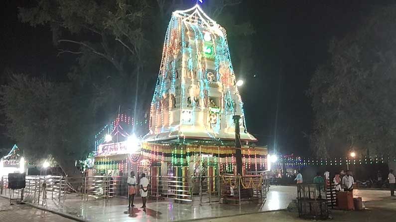 ಕಳೆಗಟ್ಟಿದ ಚಿಕ್ಕಲ್ಲೂರು ಜಾತ್ರೆ.. ಸಾಂಪ್ರದಾಯಿಕವಾಗಿ ನೆರವೇರಿದ ಚಂದ್ರಮಂಡಲೋತ್ಸವ ಕಳೆಗಟ್ಟಿದ ಚಿಕ್ಕಲ್ಲೂರು ಜಾತ್ರೆ.. ಸಾಂಪ್ರದಾಯಿಕವಾಗಿ ನೆರವೇರಿದ ಚಂದ್ರಮಂಡಲೋತ್ಸವ