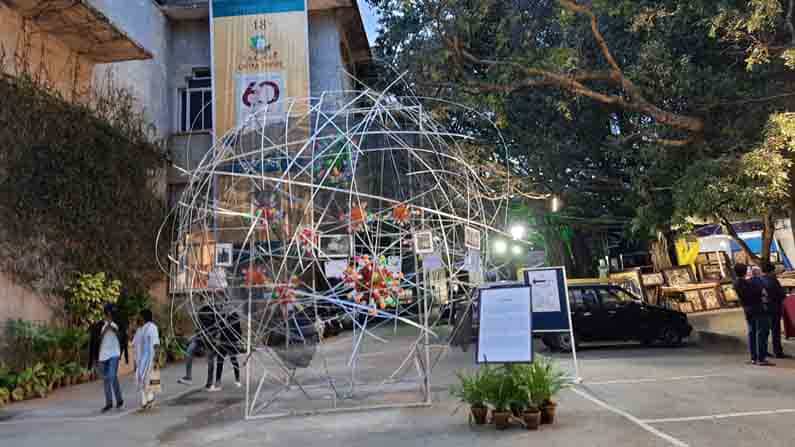 ಚಿತ್ರಸಂತೆ ಆನ್ಲೈನ್, ಗ್ಯಾಲರಿ ಕಲಾಕೃತಿಗಳು ಆಫ್ಲೈನ್; ಪರಿಷತ್ ಆವರಣದಲ್ಲಿ ಏನೆಲ್ಲಾ ಇದೆ? ಚಿತ್ರಸಂತೆ ಆನ್ಲೈನ್, ಗ್ಯಾಲರಿ ಕಲಾಕೃತಿಗಳು ಆಫ್ಲೈನ್; ಪರಿಷತ್ ಆವರಣದಲ್ಲಿ ಏನೆಲ್ಲಾ ಇದೆ?