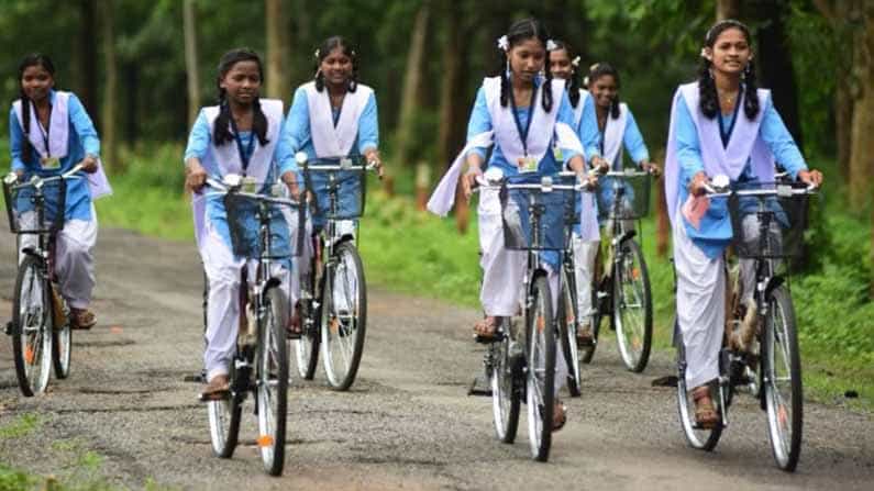 ಸಿಎಂ ಕನಸಿನ ಕೂಸಿಗೆ ಹಣಕಾಸಿನ ಸಮಸ್ಯೆ: ಬೈಸಿಕಲ್ ಯೋಜನೆಗೆ ಸರ್ಕಾರದ ಬಳಿ ಇಲ್ಲ ಕಾಂಚಾಣ..! ಸಿಎಂ ಕನಸಿನ ಕೂಸಿಗೆ ಹಣಕಾಸಿನ ಸಮಸ್ಯೆ: ಬೈಸಿಕಲ್ ಯೋಜನೆಗೆ ಸರ್ಕಾರದ ಬಳಿ ಇಲ್ಲ ಕಾಂಚಾಣ..!