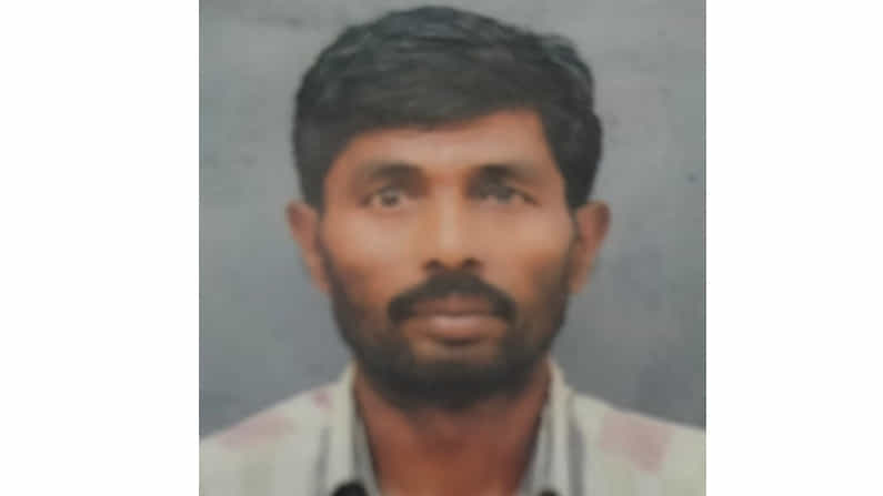 ಸಾಲದಿಂದ ಕಂಗಾಲಾಗಿದ್ದ ರೈತ; ವಿಷ ಸೇವಿಸಿ ಆತ್ಮಹತ್ಯೆ ಸಾಲದಿಂದ ಕಂಗಾಲಾಗಿದ್ದ ರೈತ; ವಿಷ ಸೇವಿಸಿ ಆತ್ಮಹತ್ಯೆ