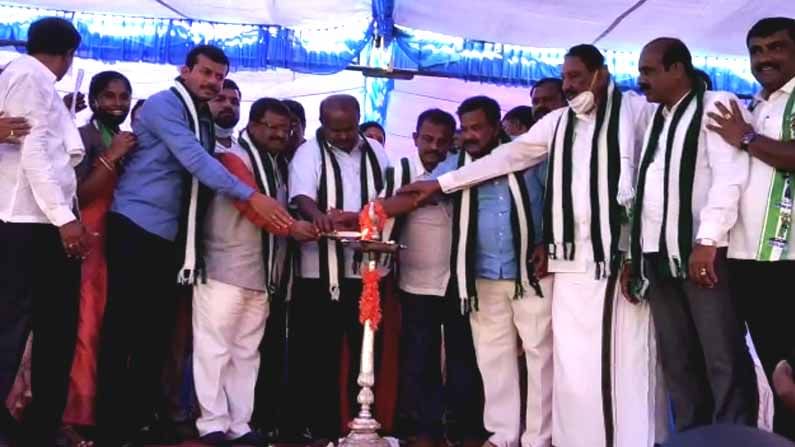 ವಿಧಾನ ಸೌಧದಲ್ಲಿ ಈಗಾಗಲೆ ನನ್ನ ಪೋಟೋ ಹಾಕಿದ್ದಾರೆ.. ನನಗೆ ಮತ್ತೆ ಅಧಿಕಾರ ಬೇಕಿಲ್ಲ. ಆದ್ರೆ.. JDSಗೆ ಮತ ಹಾಕಿ ಎಂದ ಕುಮಾರಸ್ವಾಮಿ ವಿಧಾನ ಸೌಧದಲ್ಲಿ ಈಗಾಗಲೆ ನನ್ನ ಪೋಟೋ ಹಾಕಿದ್ದಾರೆ.. ನನಗೆ ಮತ್ತೆ ಅಧಿಕಾರ ಬೇಕಿಲ್ಲ. ಆದ್ರೆ.. JDSಗೆ ಮತ ಹಾಕಿ ಎಂದ ಕುಮಾರಸ್ವಾಮಿ