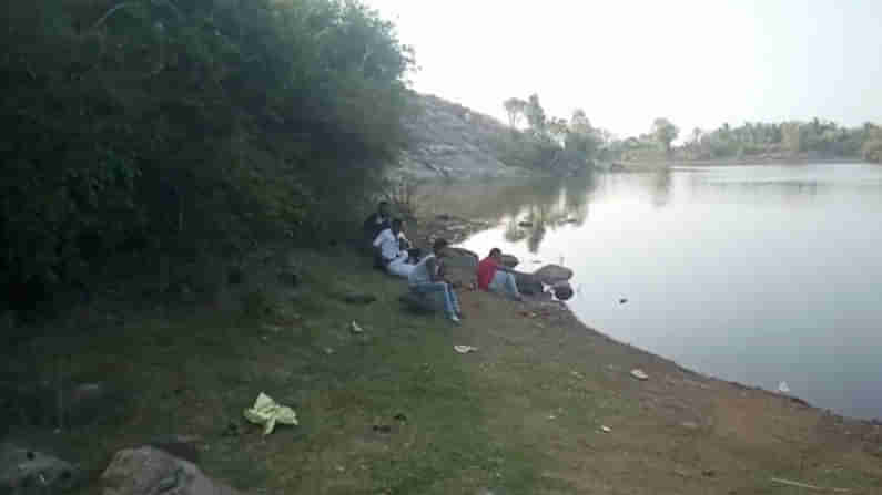 ದೇಗುಲದ ಕೆರೆಯಲ್ಲಿ ಈಜಲು ಹೋಗಿದ್ದ ಇಬ್ಬರು ನೀರುಪಾಲು