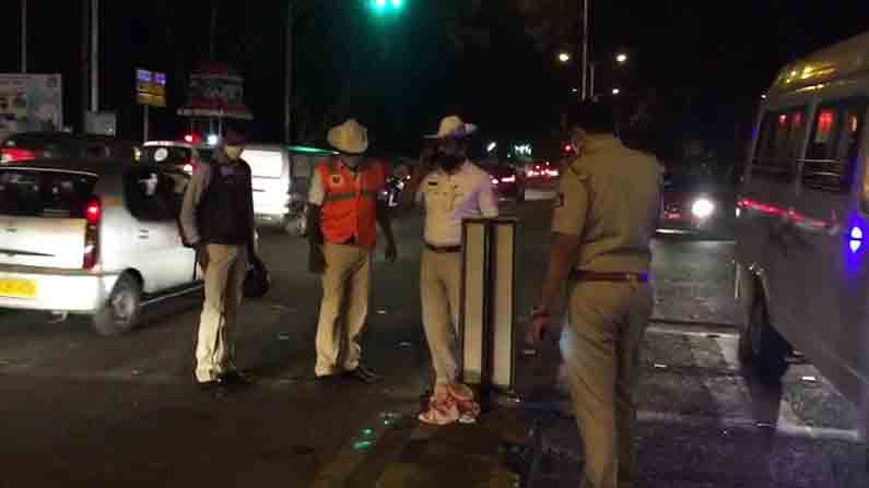 ಬೈಕ್​ನಲ್ಲಿ ತೆರಳುತ್ತಿದ್ದವರ ಮೇಲೆ ದುಷ್ಕರ್ಮಿಗಳಿಂದ ಅಟ್ಯಾಕ್.. ಯುವಕರ ಸ್ಥಿತಿ ಚಿಂತಾಜನಕ