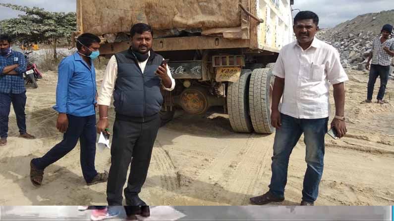 ಅಕ್ರಮ ಕಲ್ಲು ಗಣಿಗಾರಿಕೆ: ಪರಿಶೀಲನೆಗೆ ಹೋದ ತಹಶೀಲ್ದಾರ್ಗೆ ಅವಾಜ್.. ಯಾವೂರಲ್ಲಿ? ಅಕ್ರಮ ಕಲ್ಲು ಗಣಿಗಾರಿಕೆ: ಪರಿಶೀಲನೆಗೆ ಹೋದ ತಹಶೀಲ್ದಾರ್ಗೆ ಅವಾಜ್.. ಯಾವೂರಲ್ಲಿ?