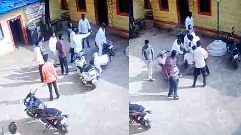 ಮುಖ್ಯಾಧಿಕಾರಿ ಸಹಿ ಮಾಡಿಲ್ಲ ಅಂತ ಬೆಂಬಲಿಗನ ಜೊತೆ ಬಂದು ಸದಸ್ಯನಿಂದ ಹಲ್ಲೆ ಮುಖ್ಯಾಧಿಕಾರಿ ಸಹಿ ಮಾಡಿಲ್ಲ ಅಂತ ಬೆಂಬಲಿಗನ ಜೊತೆ ಬಂದು ಸದಸ್ಯನಿಂದ ಹಲ್ಲೆ