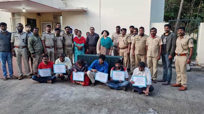 ಅರಣ್ಯ ಇಲಾಖೆ ಅಧಿಕಾರಿಗಳ ಕಾರ್ಯಾಚರಣೆ: ಕುಖ್ಯಾತ ದಂತಚೋರರ ಬಂಧನ, ಆನೆ ದಂತ ವಶ ಅರಣ್ಯ ಇಲಾಖೆ ಅಧಿಕಾರಿಗಳ ಕಾರ್ಯಾಚರಣೆ: ಕುಖ್ಯಾತ ದಂತಚೋರರ ಬಂಧನ, ಆನೆ ದಂತ ವಶ