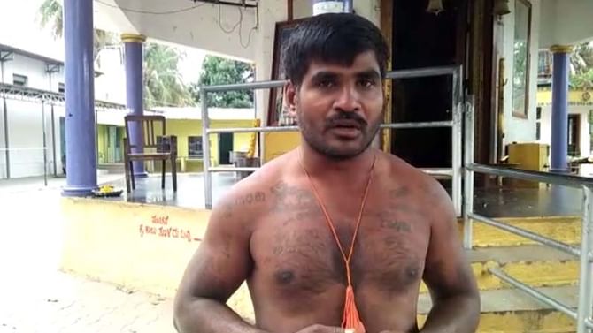 ರಾಧಿಕಾ ಕುಮಾರಸ್ವಾಮಿಗೆ ಸಿಸಿಬಿ ಸಂಕಷ್ಟ: ಚಾಮುಂಡೇಶ್ವರಿ ದೇವಿಗೆ ಅಭಿಮಾನಿಯಿಂದ ವಿಶೇಷ ಪೂಜೆ ರಾಧಿಕಾ ಕುಮಾರಸ್ವಾಮಿಗೆ ಸಿಸಿಬಿ ಸಂಕಷ್ಟ: ಚಾಮುಂಡೇಶ್ವರಿ ದೇವಿಗೆ ಅಭಿಮಾನಿಯಿಂದ ವಿಶೇಷ ಪೂಜೆ