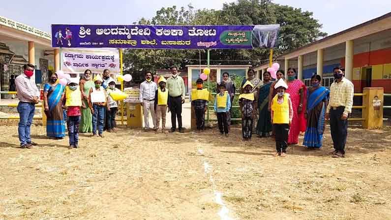 ಭಯ ಬಿಟ್ಟು ಶಾಲೆಗೆ ಬಂದ ಮಕ್ಕಳು.. ಮೊದಲ ದಿನದ ಹಾಜರಾತಿ ಹೇಗಿತ್ತು ಗೊತ್ತಾ..? ಭಯ ಬಿಟ್ಟು ಶಾಲೆಗೆ ಬಂದ ಮಕ್ಕಳು.. ಮೊದಲ ದಿನದ ಹಾಜರಾತಿ ಹೇಗಿತ್ತು ಗೊತ್ತಾ..?