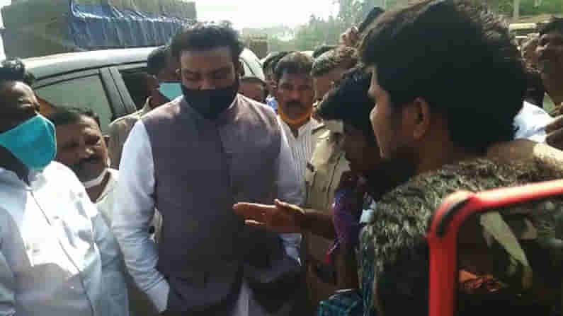 ವಾಲ್ಮೀಕಿ ಸಮುದಾಯದ ಯುವಕರಿಂದ ಶ್ರೀರಾಮುಲುಗೆ ಘೇರಾವ್