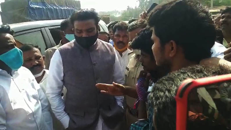 ವಾಲ್ಮೀಕಿ ಸಮುದಾಯದ ಯುವಕರಿಂದ ಶ್ರೀರಾಮುಲುಗೆ ಘೇರಾವ್ ವಾಲ್ಮೀಕಿ ಸಮುದಾಯದ ಯುವಕರಿಂದ ಶ್ರೀರಾಮುಲುಗೆ ಘೇರಾವ್