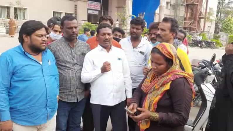 ಮ್ಯಾನ್ಹೋಲ್ ಸ್ವಚ್ಛಗೊಳಿಸಲು ಇಳಿದಿದ್ದ ಇಬ್ಬರು ಗುತ್ತಿಗೆ ಕಾರ್ಮಿಕರ ಸಾವು ಮ್ಯಾನ್ಹೋಲ್ ಸ್ವಚ್ಛಗೊಳಿಸಲು ಇಳಿದಿದ್ದ ಇಬ್ಬರು ಗುತ್ತಿಗೆ ಕಾರ್ಮಿಕರ ಸಾವು