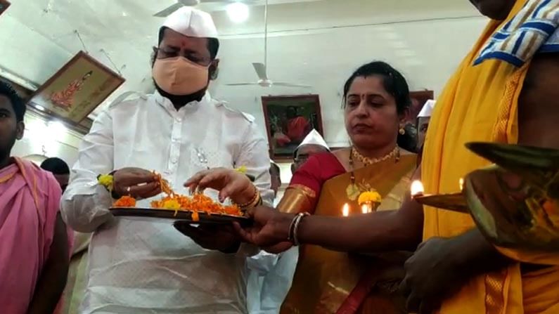 ಶ್ರೀ ಸಿದ್ದೇಶ್ವರ ಜಾತ್ರೆ ಆರಂಭ; ಯತ್ನಾಳ್​ ದಂಪತಿಯಿಂದ ಪೂಜಾ ಕಾರ್ಯಕ್ರಮಕ್ಕೆ ಚಾಲನೆ