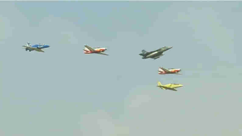 Aero India 2021: ಆಗಸದಲ್ಲಿ ಆತ್ಮನಿರ್ಭರ ಪರಿಕಲ್ಪನೆ ಮೂಡಿಸಿದ ಏರ್​ಕ್ರಾಫ್ಟ್!